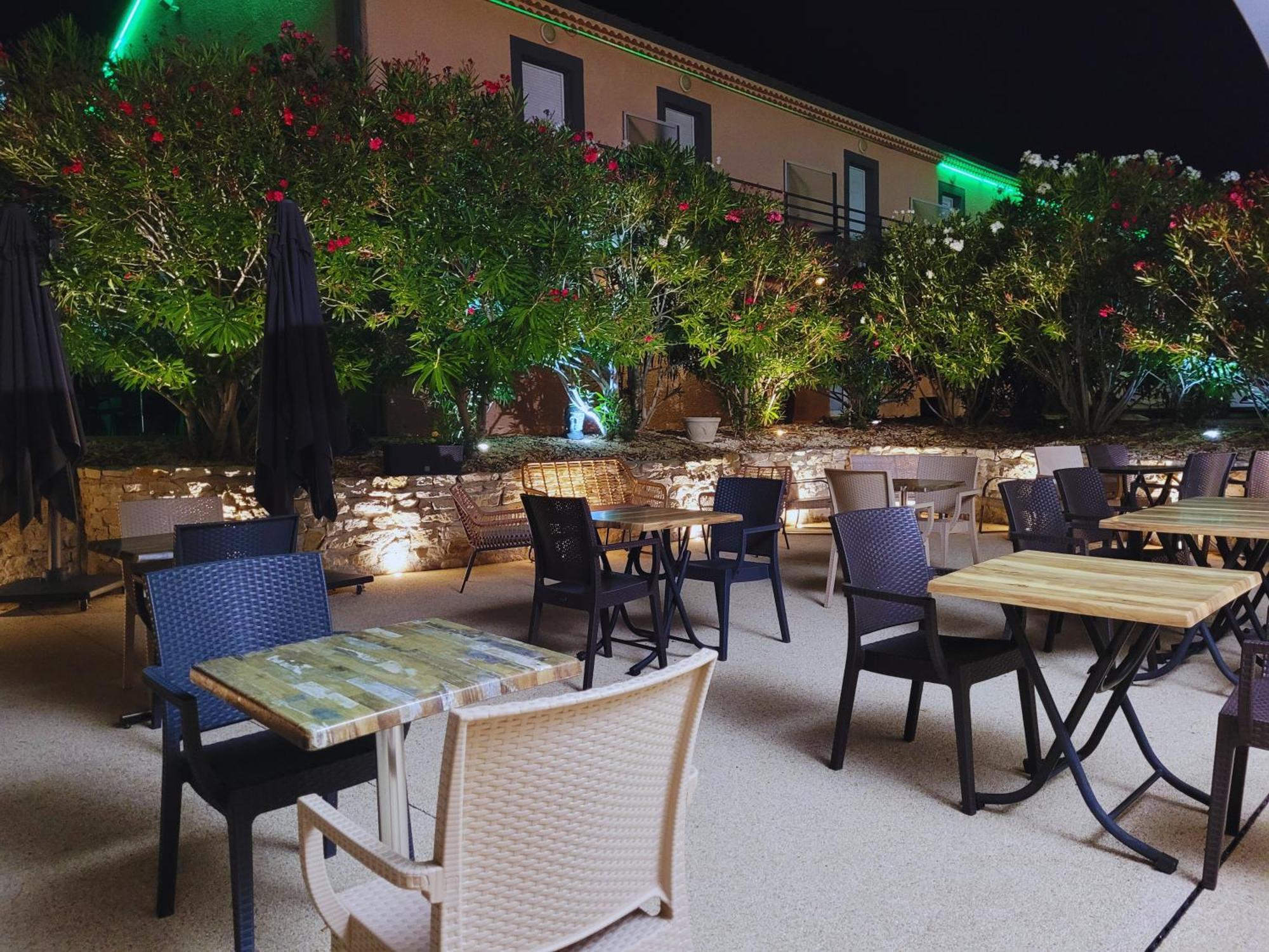 Hotel Restaurant Les Chataigniers Privas Exteriör bild